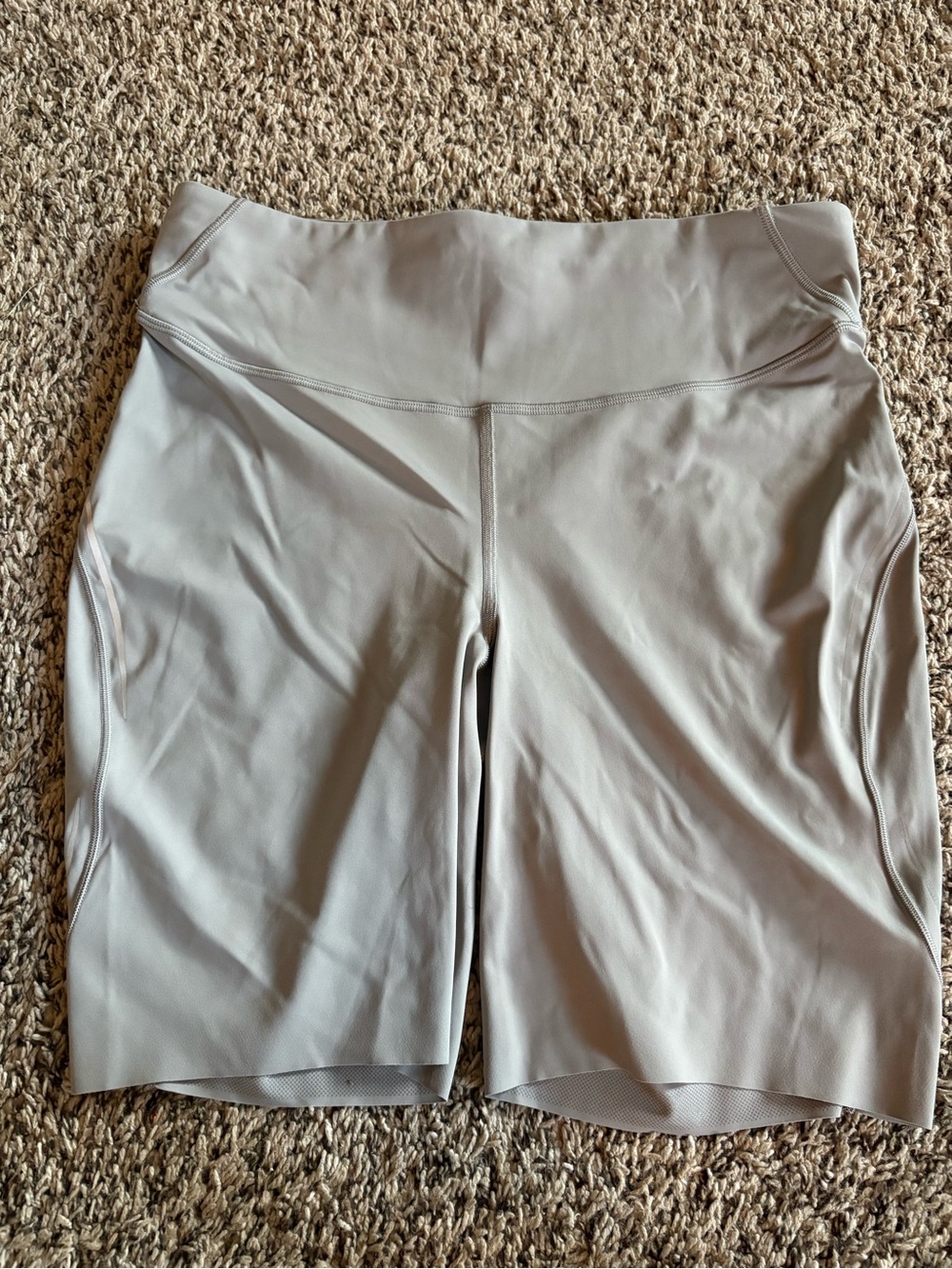 Base Pace High-Rise Reflective 8” Women's Athletic Shorts - Light Gray